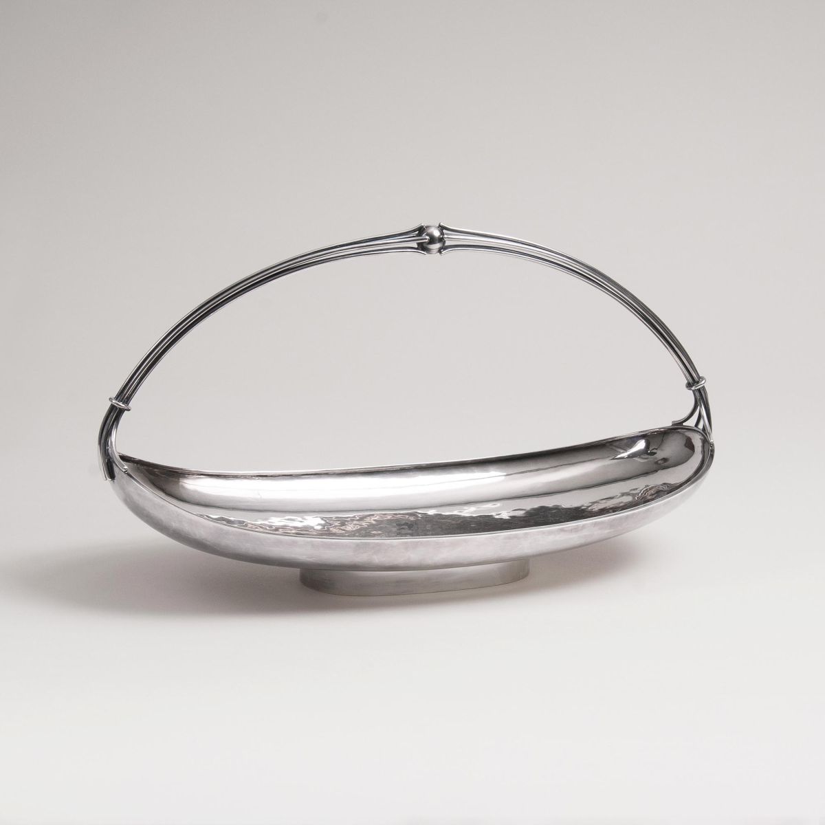 An Art-déco Bowl with Handle