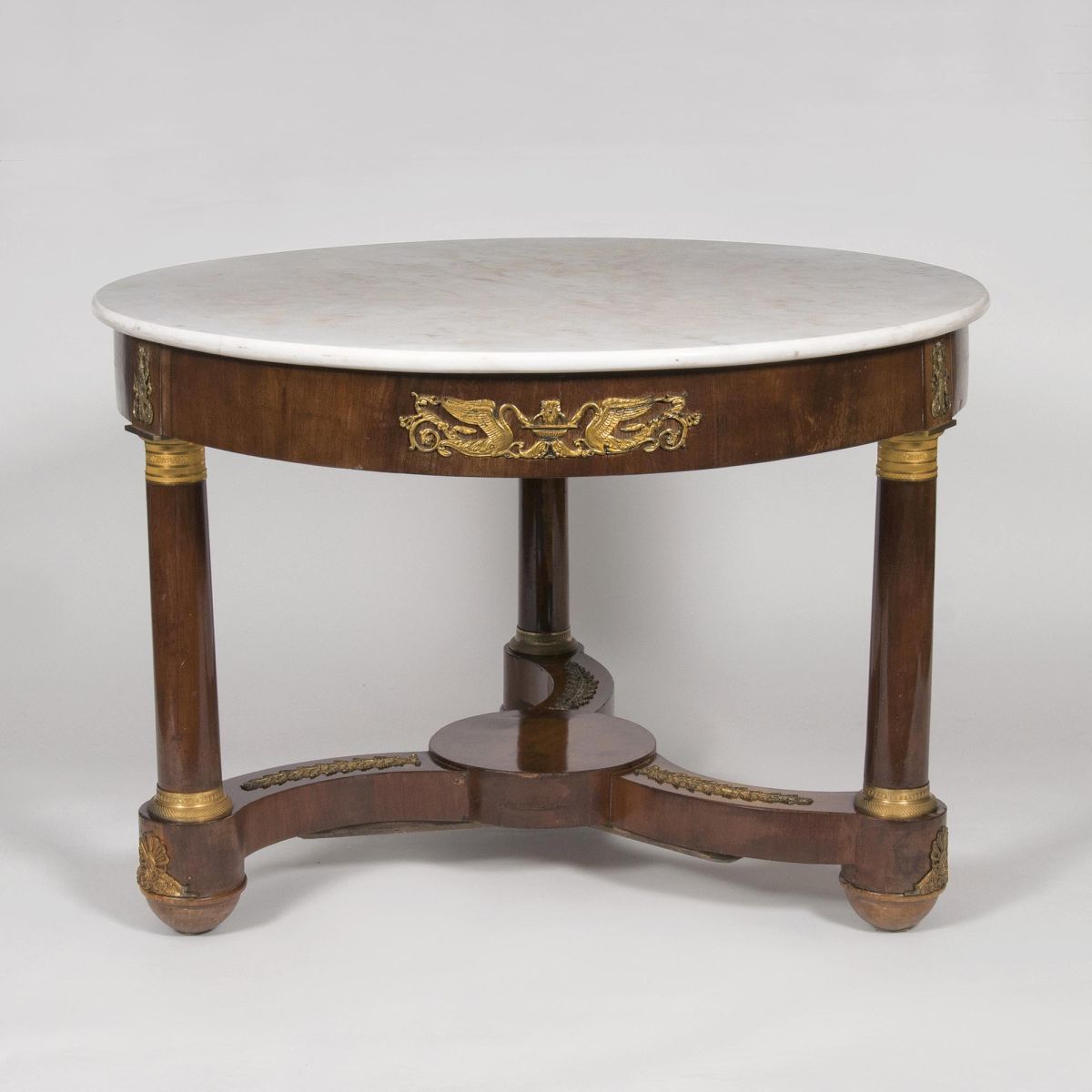 Runder Empire-Tisch mit Bronzeapplikationen Runder Empire-Tisch mit Bronzeapplikationen