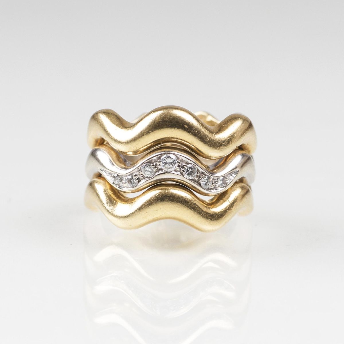 A two-coloured Gold Diamond Ring A two-coloured Gold Diamond Ring