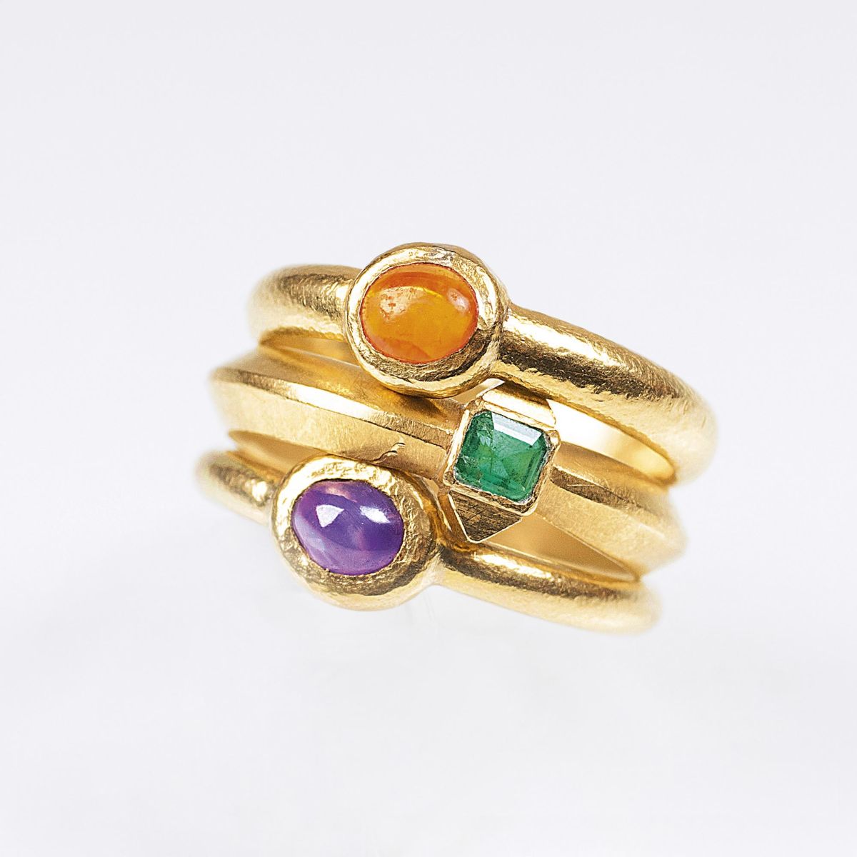 Satz von 3 Gold-Ringen mit Farbstein-Besatz von Armin Haase Satz von 3 Gold-Ringen mit Farbstein-Besatz von Armin Haase