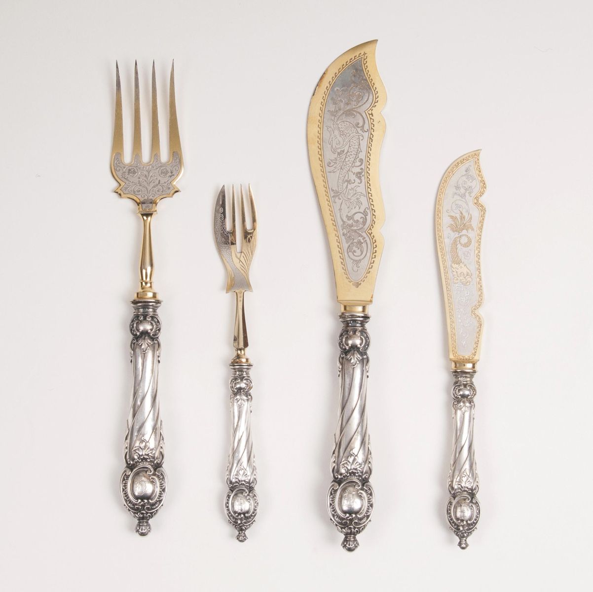 Fischbesteck für 10 Personen mit Fischdekor Fischbesteck für 10 Personen mit Fischdekor