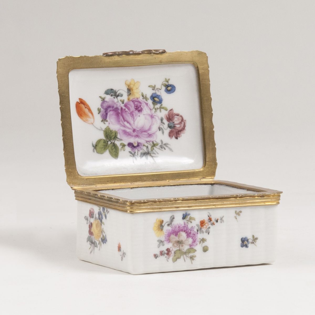 A Small Snuff Box with Flowers and ozier relief