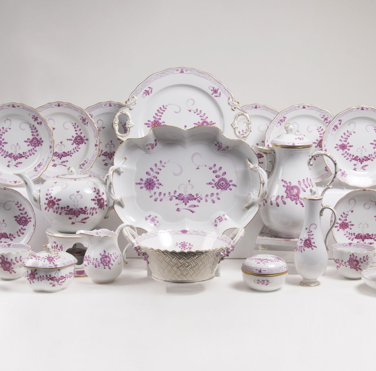 A Coffee and Teaservice 'Indisch-Purpur' for 6 Persons A Coffee and Teaservice 'Indisch-Purpur' for 6 Persons