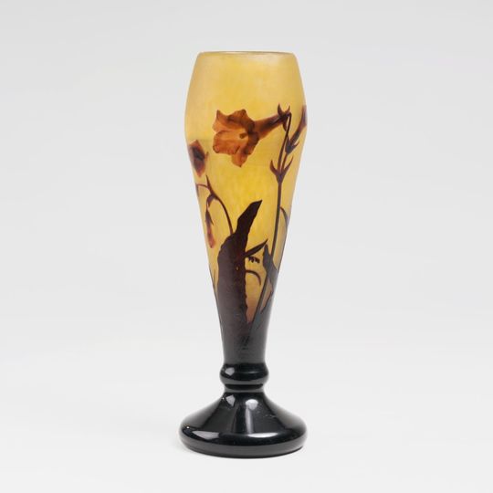 Jugendstil-Vase mit Tabakspflanze