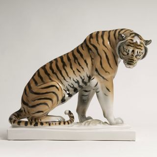 Große Tierfigur 'Sitzender Tiger'