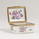 A Small Snuff Box with Flowers and ozier relief - image 1