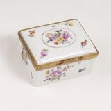 A Small Snuff Box with Flowers and ozier relief - image 2