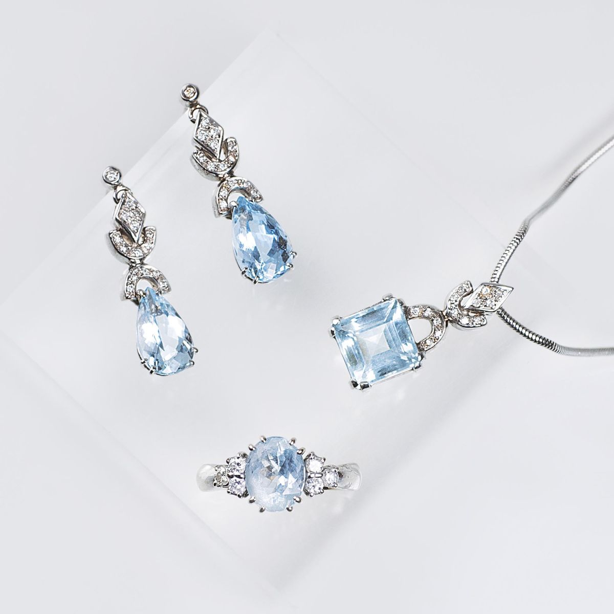 An Aquamarine Diamond Jewelry Set with ring, pendant and earrings