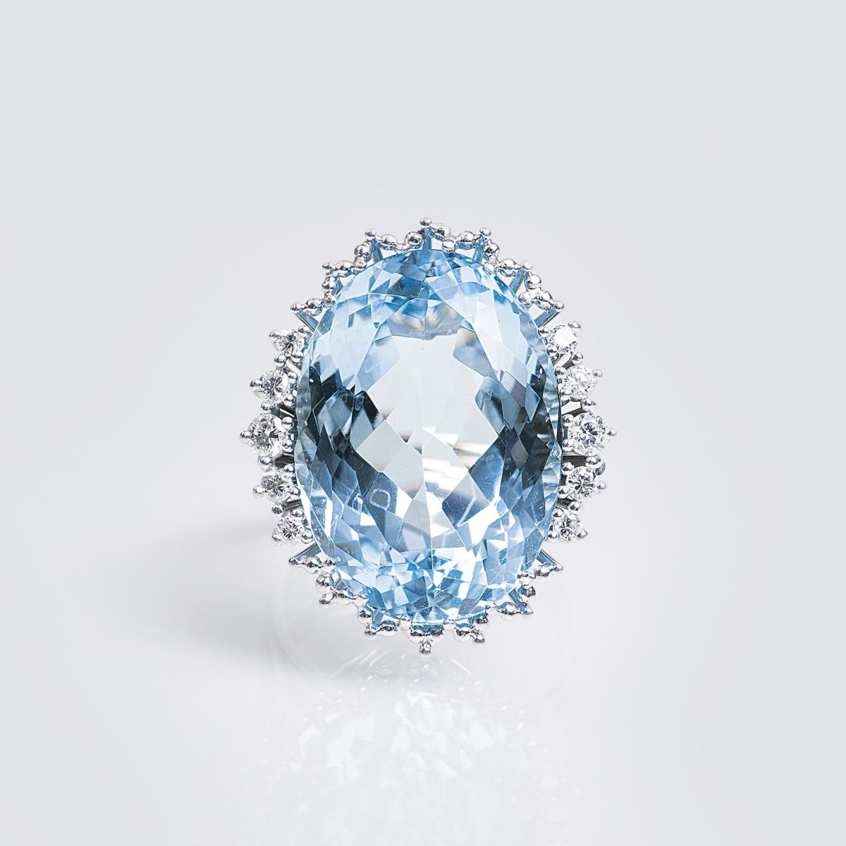 An Aquamarine Diamond Cocktailring An Aquamarine Diamond Cocktailring