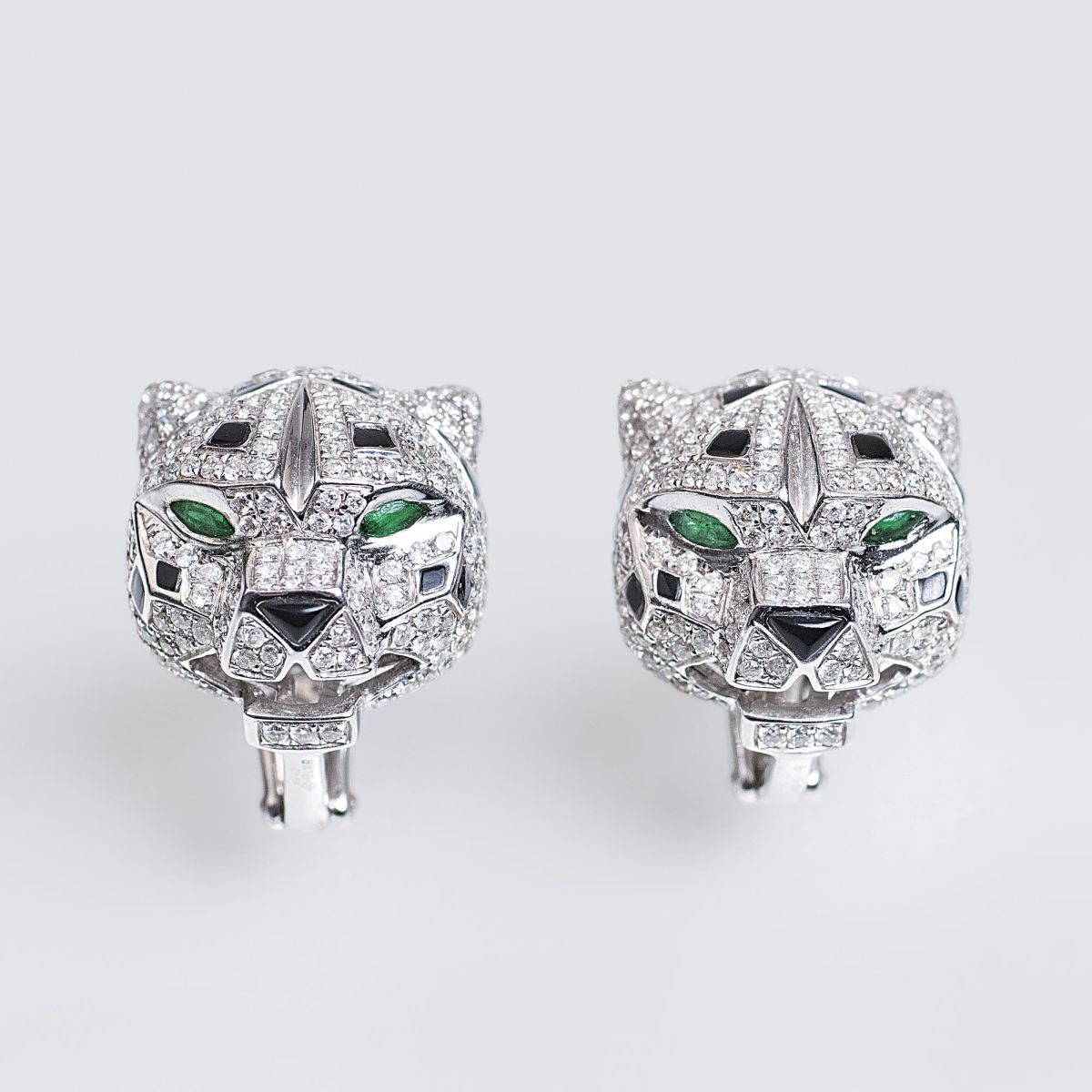 Paar Ohrringe 'Panther' mit Brillanten und Onyx-Dekor