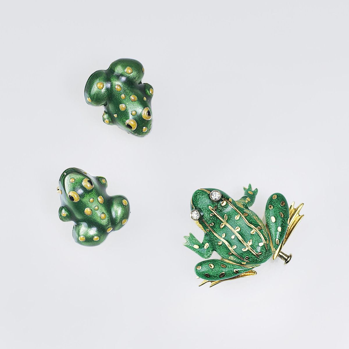 A Vintage Jewelry Set with Enamel Ornaments 'Frogs' A Vintage Jewelry Set with Enamel Ornaments 'Frogs'