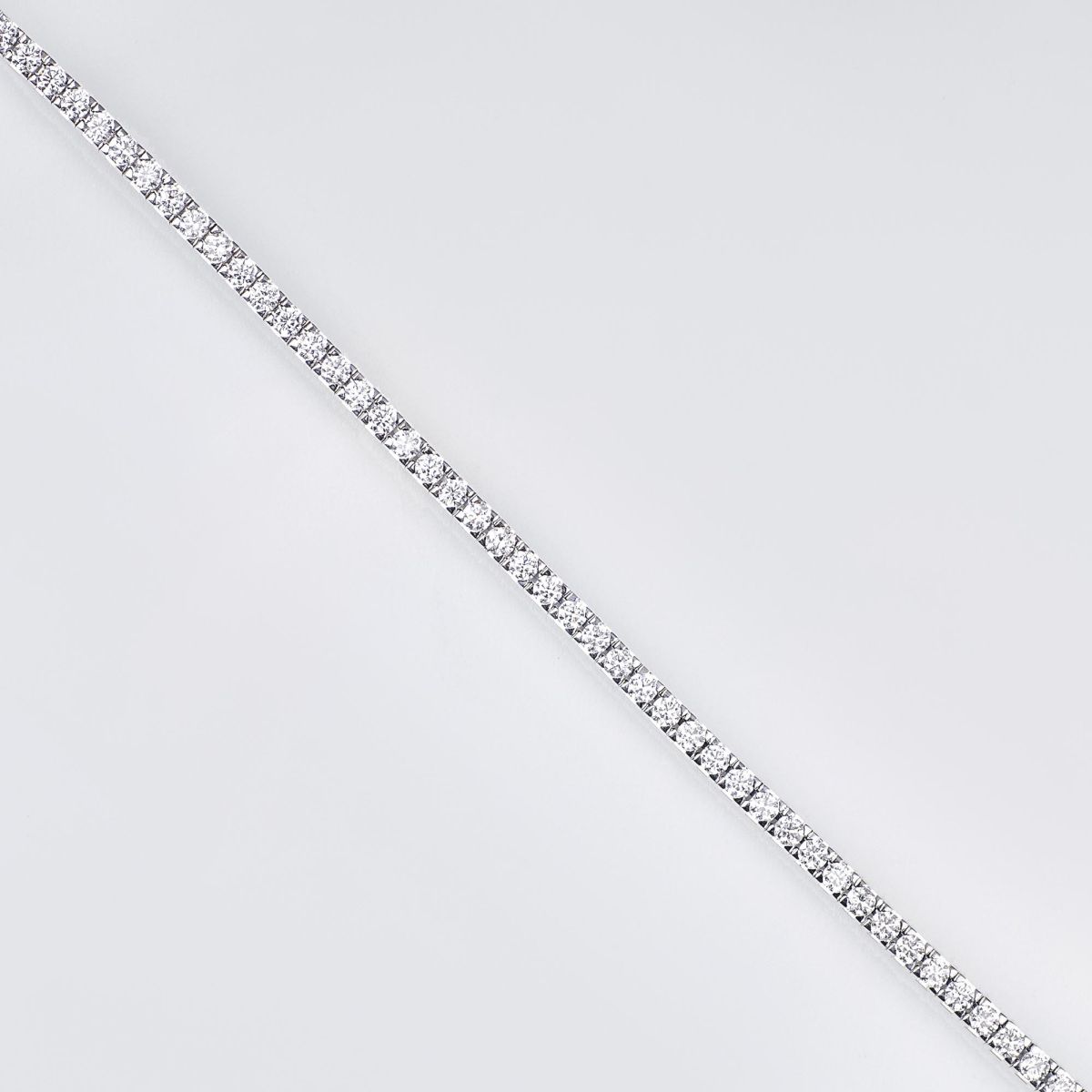 A highquality Diamond Tennis Bracelet A highquality Diamond Tennis Bracelet
