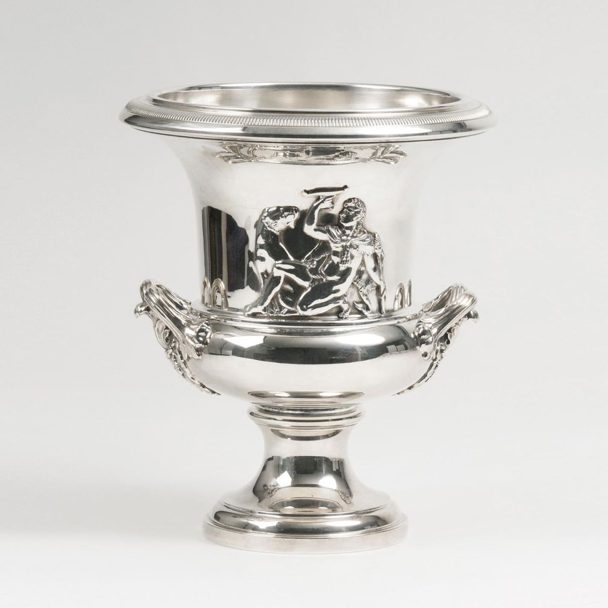 Charles Odiot, Paris, Manufaktur ab 1823/27 - A Champagne Cooler with Relief-Dekor 'Herkules and Lion' A Champagne Cooler with Relief-Dekor 'Herkules and Lion'
