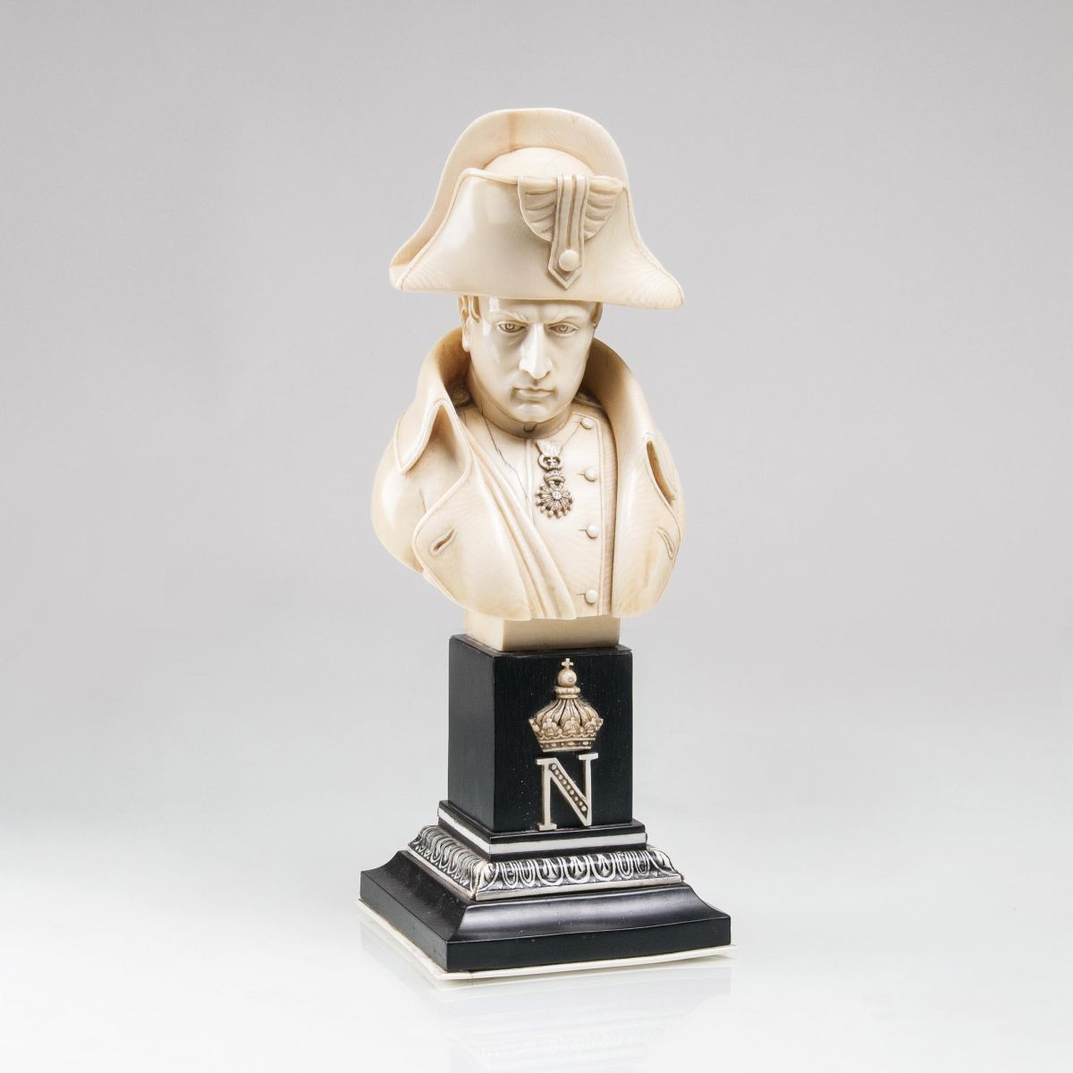 Bedeutende Elfenbein-Büste 'Napoléon Bonaparte' Bedeutende Elfenbein-Büste 'Napoléon Bonaparte'