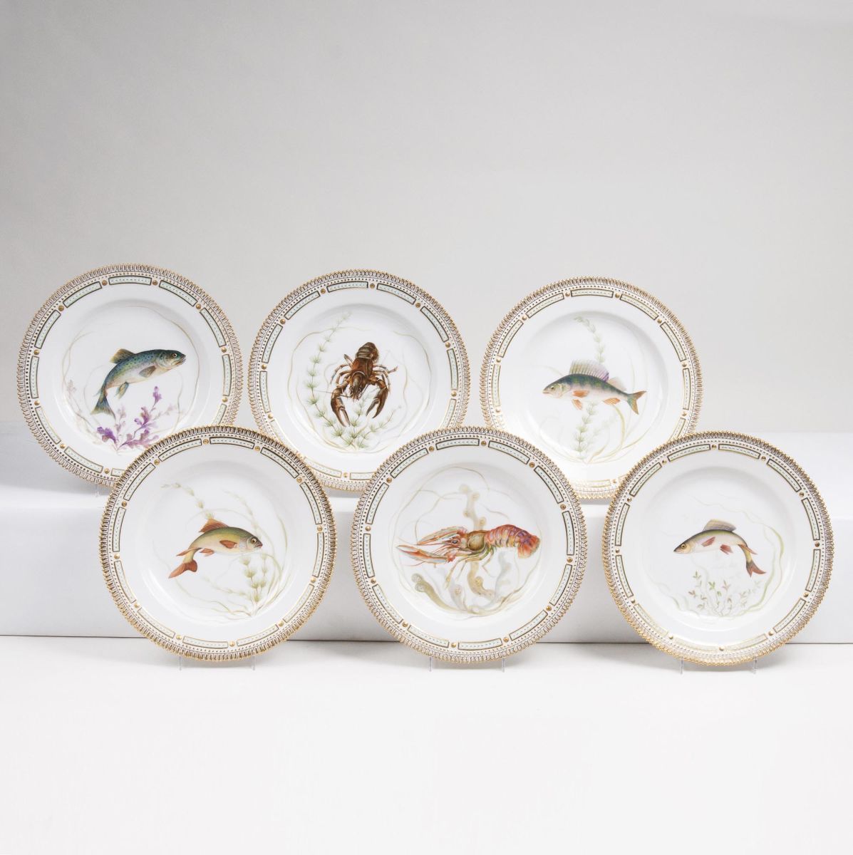Satz von 6 Flora Danica-Speisetellern mit Fischen Satz von 6 Flora Danica-Speisetellern mit Fischen