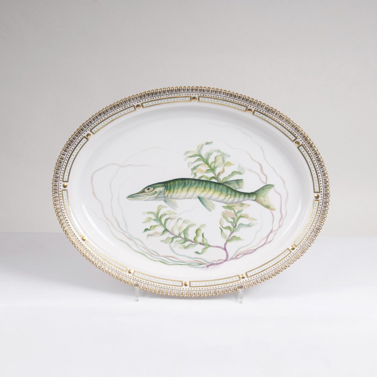 Große ovale Flora Danica-Fischplatte mit Hecht Große ovale Flora Danica-Fischplatte mit Hecht