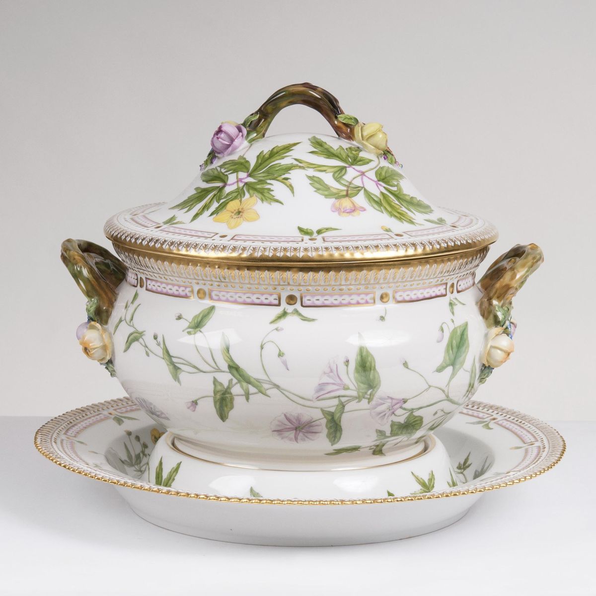 A splendid Flora Danica Lidded Tureen on Presentoir  with Botanical Specimens