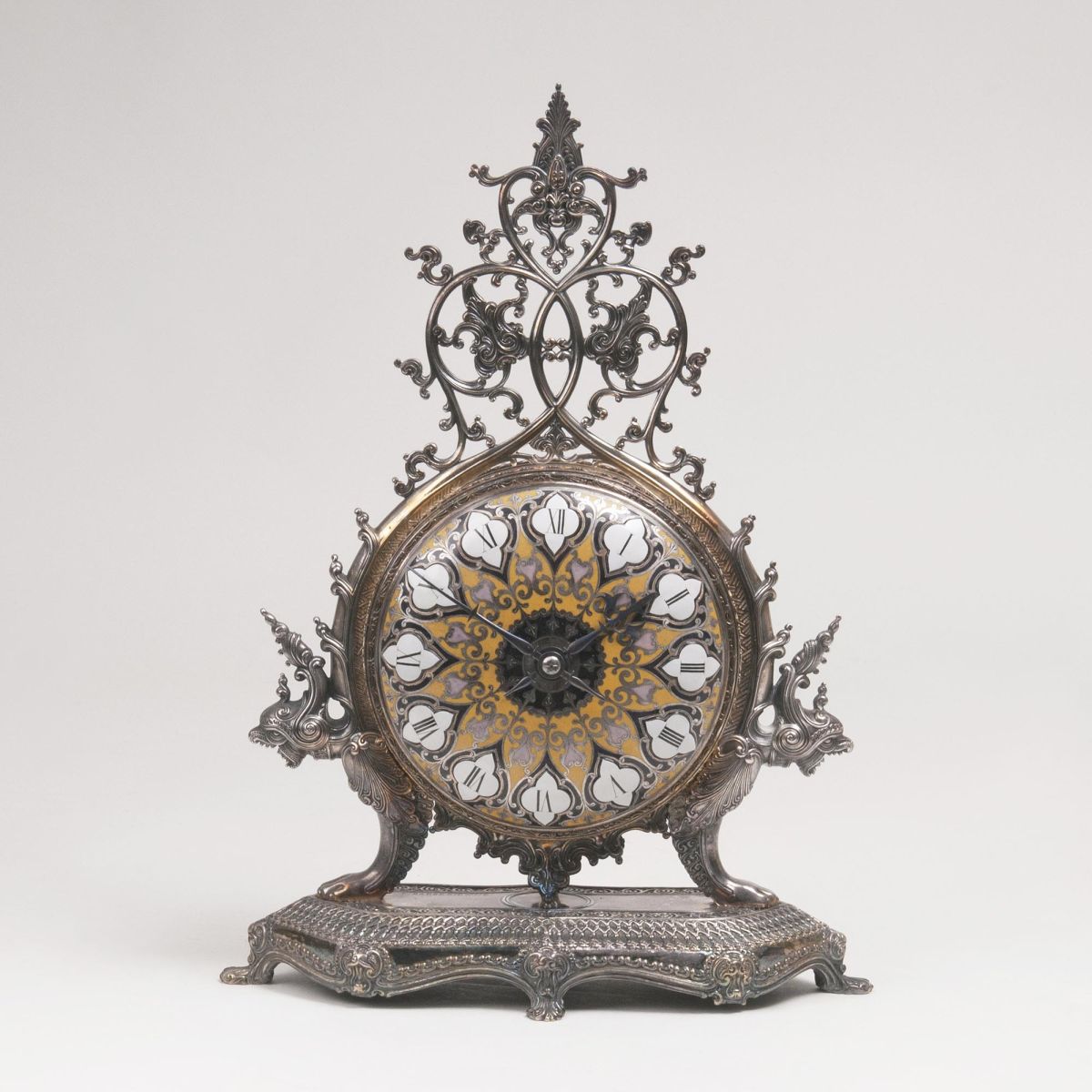 Ch. Boye, Uhrmacher, tätig ab 1850 - A Rare Cloisonne Tableclock with oriental decorations A Rare Cloisonne Tableclock with oriental decorations