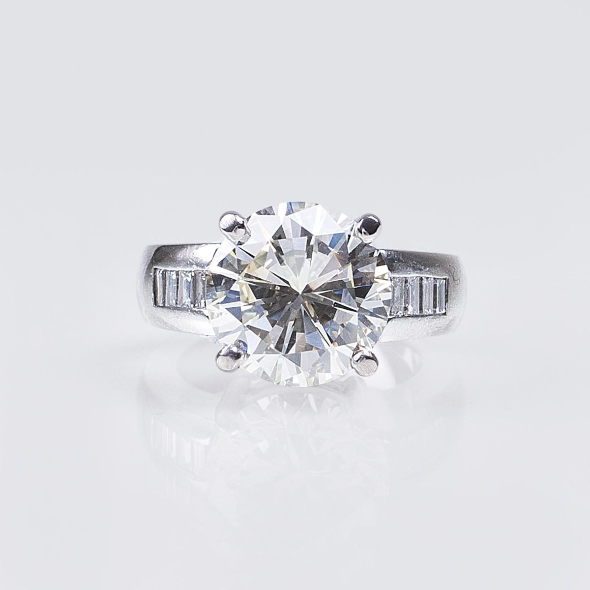 An extraordinary highcarat Solitaire Diamond Ring