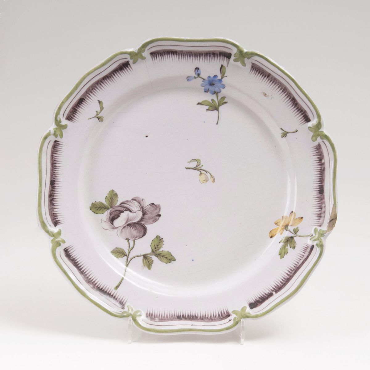 Fayence-Teller mit Blumen Fayence-Teller mit Blumen