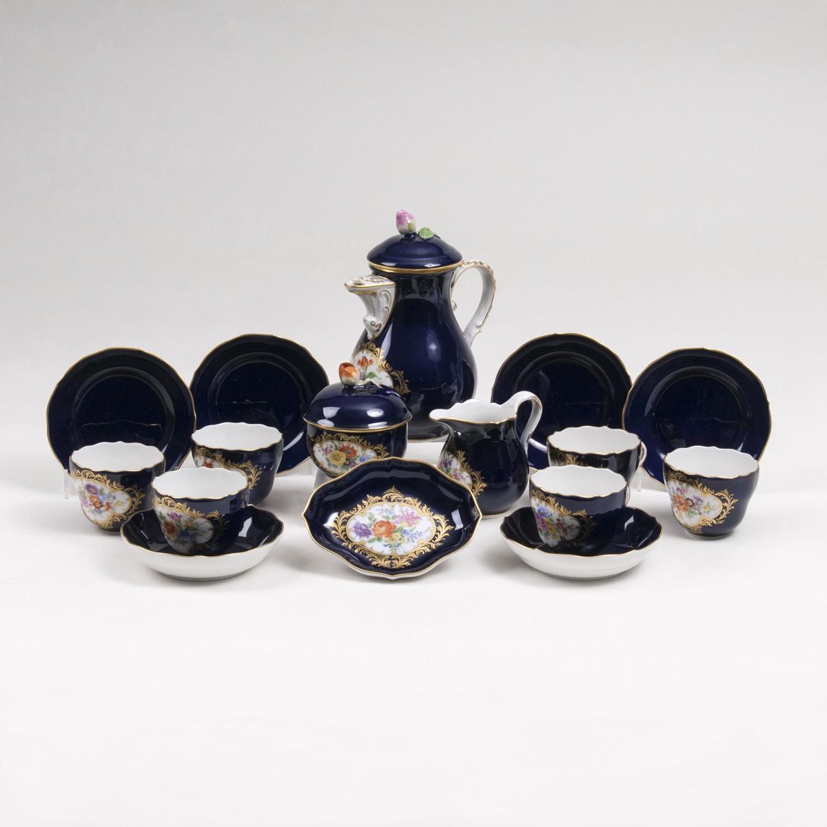 A Mocca Set in Cobald Blue with Flower Paintings for 6 Persons