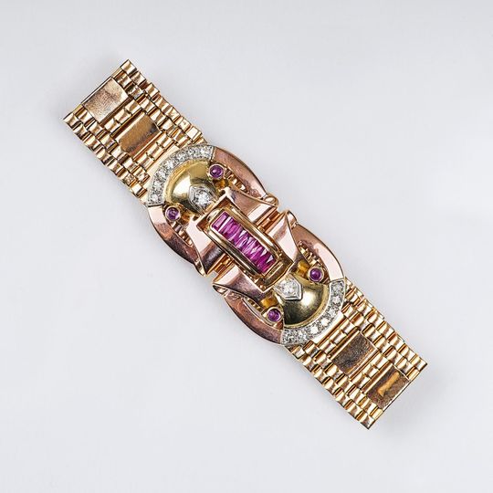 A Gold Bracelet in Art-déco Design
