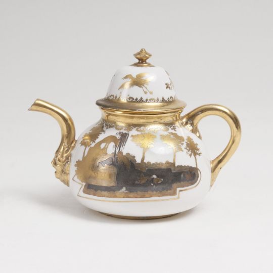 Frühe Böttger-Teekanne mit Augsburger Goldmalerei