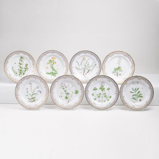 A Set of 8 Flora Danica Dinner Plates with Botanical Specimen