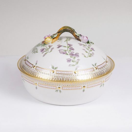 A round Flora Danica Lidded Tureen with Vetch