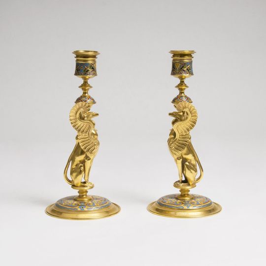 Paar Napoléon III. Kerzenleuchter mit Arabesken-Dekor und Chimären-Figuren