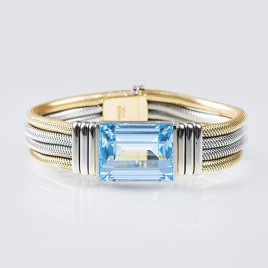 A Vintage Gold Bracelet with Aquamarin