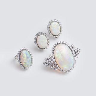 A Vintage Jewellery Parure with Opal and Diamonds