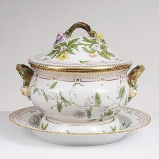 - A splendid Flora Danica Lidded Tureen on Presentoir with Botanical Specimens A splendid Flora Danica Lidded Tureen on Presentoir with Botanical Specimens