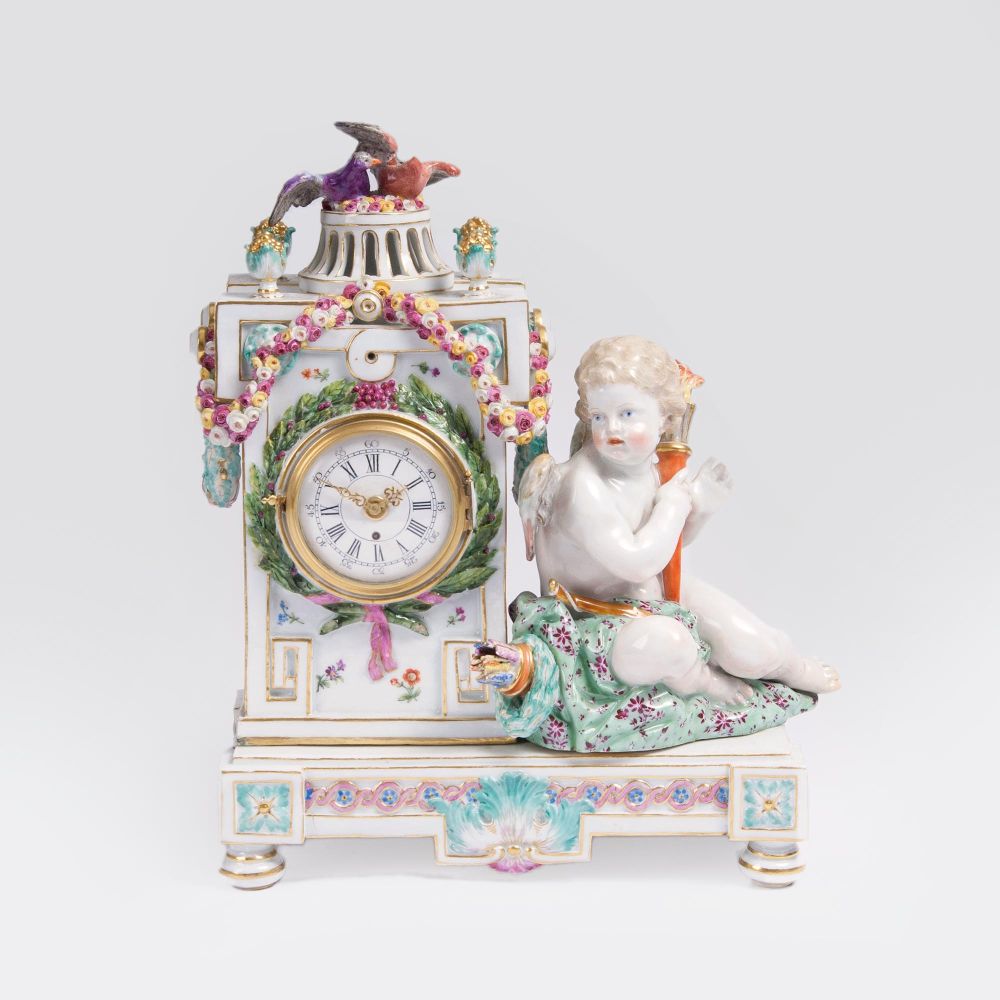 Michel Victor Acier - Kaminuhr mit Putto und Täubchen Kaminuhr mit Putto und Täubchen