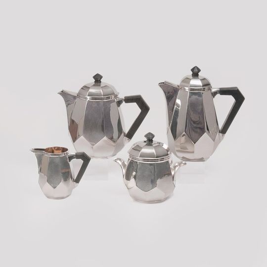 A Frenche Art-déco Coffee- and Tea Set