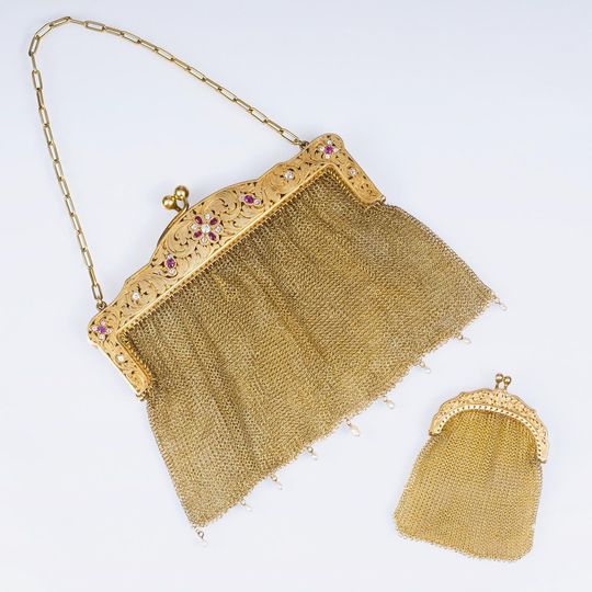 A golden Art Nouveau Purse with Diamonds and Rubies and a small Wallet