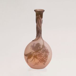 Kleine Gallé Solifleur-Vase mit Doldengewächs