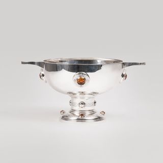 Walker & Hall, reg. 1892 - Große Englische Fußschale mit keltischem Dekor Große Englische Fußschale mit keltischem Dekor