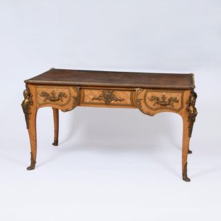 Elegantes 'Bureau Plat' im Louis XV - Stil