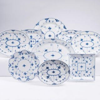 A Set of 10 Platters 'Musselmalet'