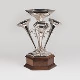 Großer Edward VII - Tafelaufsatz mit Flötenvasen