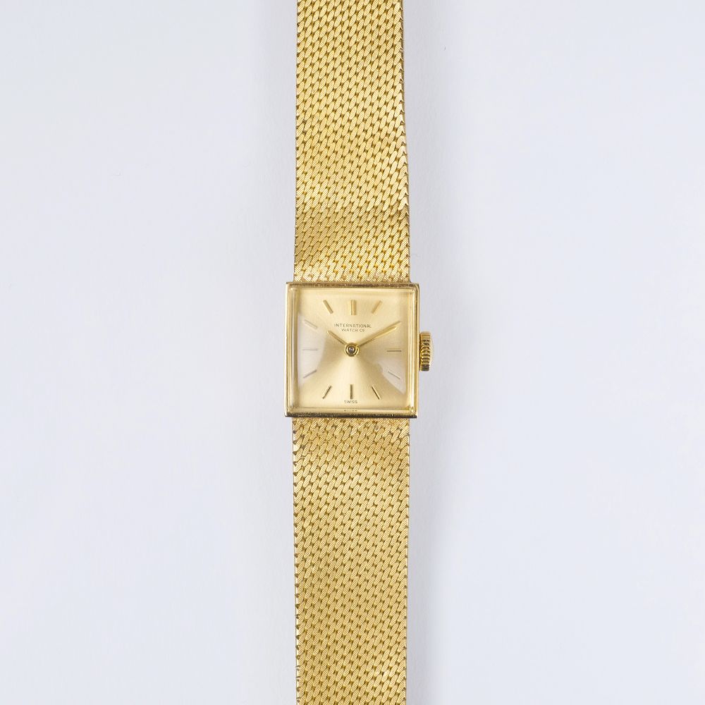 A Ladie's Wristwatch in Gold