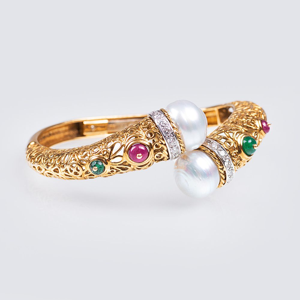 Gold-Armspange mit Farbedelsteinen und Perlen