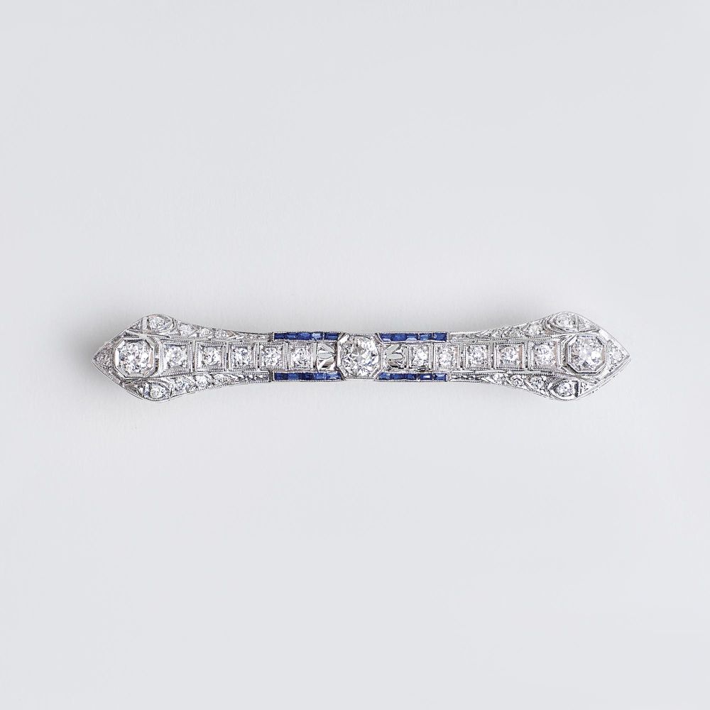 An Art-déco Diamond Brooch