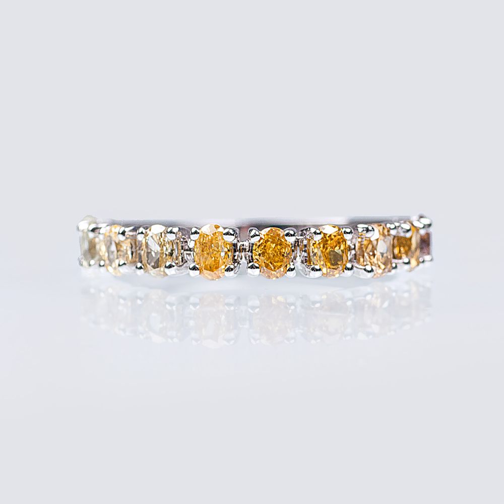Zierlicher Fancy-Diamant-Ring