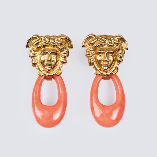 A Pair of Coral Gold Earpendants 'Medusa Rondanini'