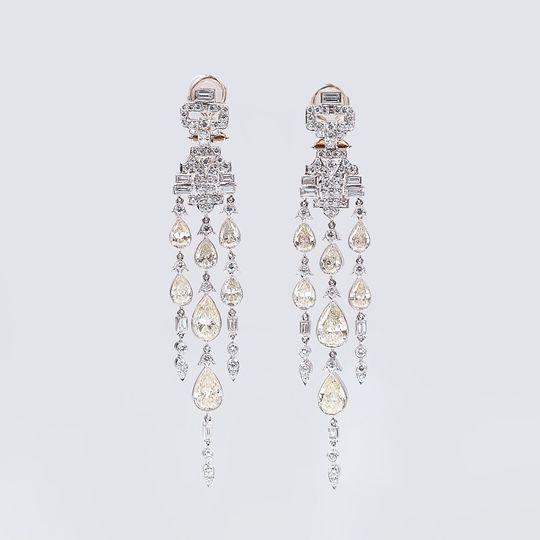 A Pair of extraordinary Art-déco Diamond Earpendants