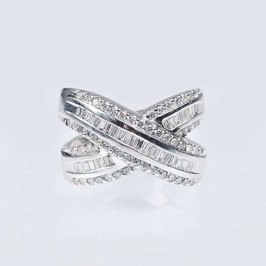 Cross-Over Ring mit Diamant-Besatz