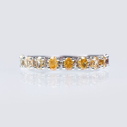 Zierlicher Fancy-Diamant-Ring