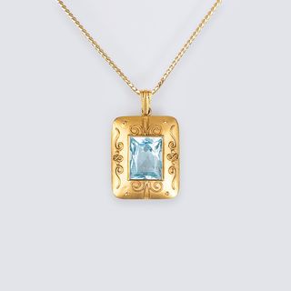 A Vintage Aquamarine Pendant with Necklace